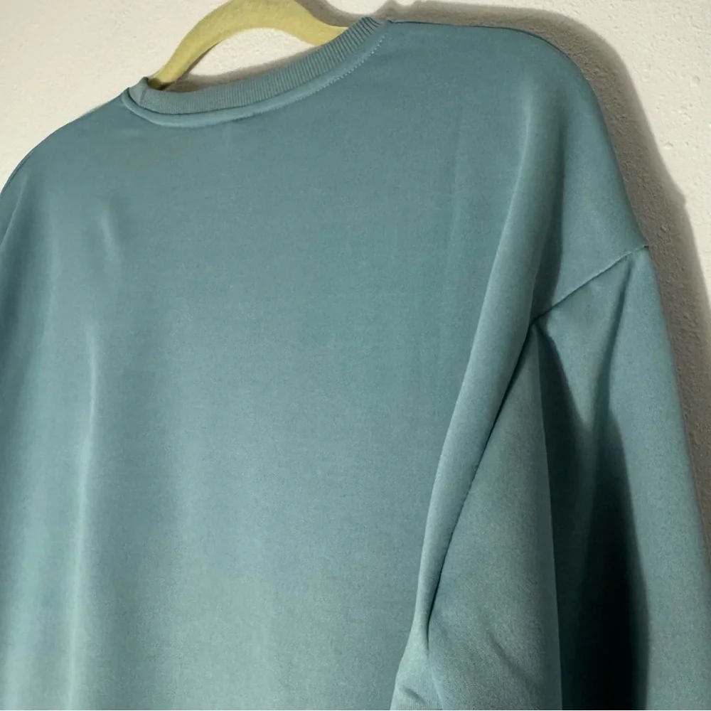 NWT Muted blue Goose Bumps sweat shirt size Medium